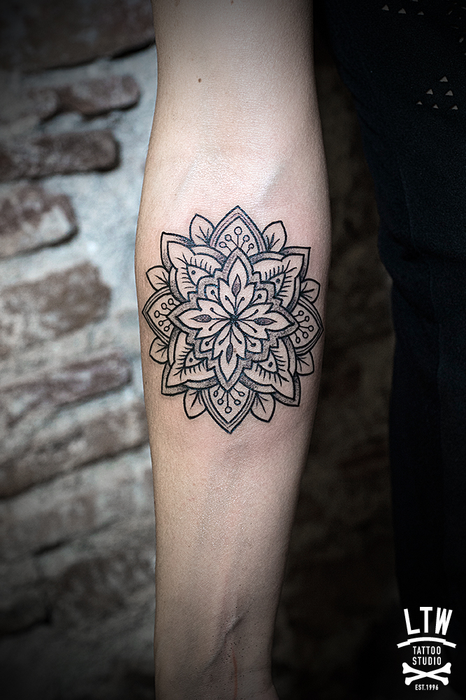 Manu tatuador de LTW Tattoo and Piercing Barcelona