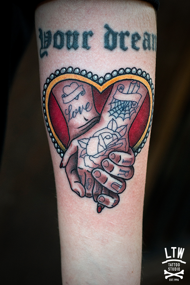 Corazón tatuado por Rafa Serrano