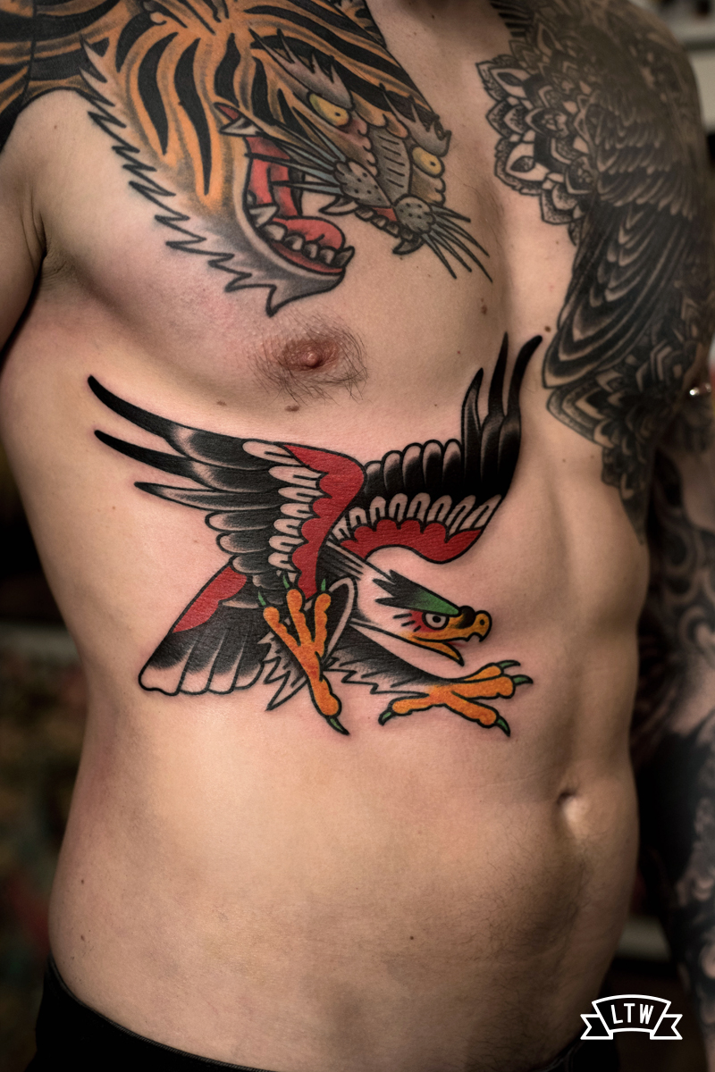 Àguila tradicional tatuada pel Javier Rodríguez