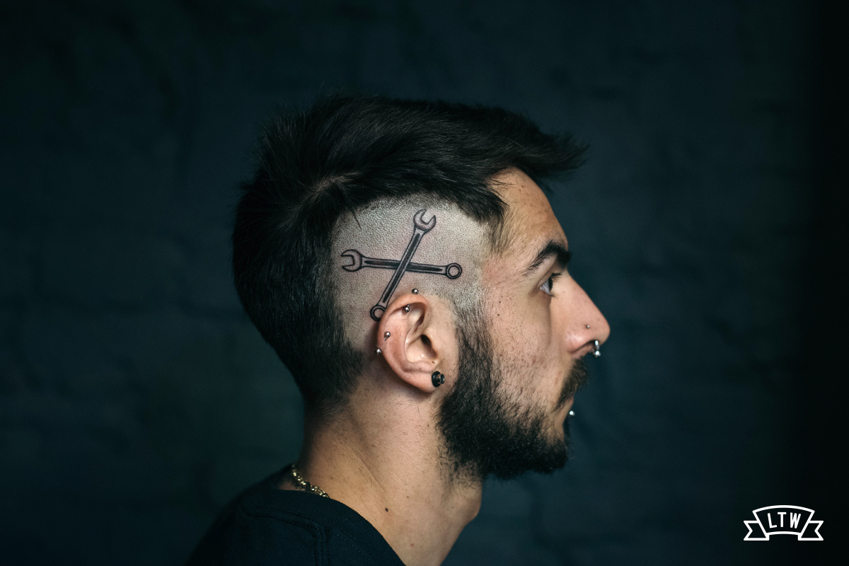 Claus angleses tatuades al cap pel Dani Cobra