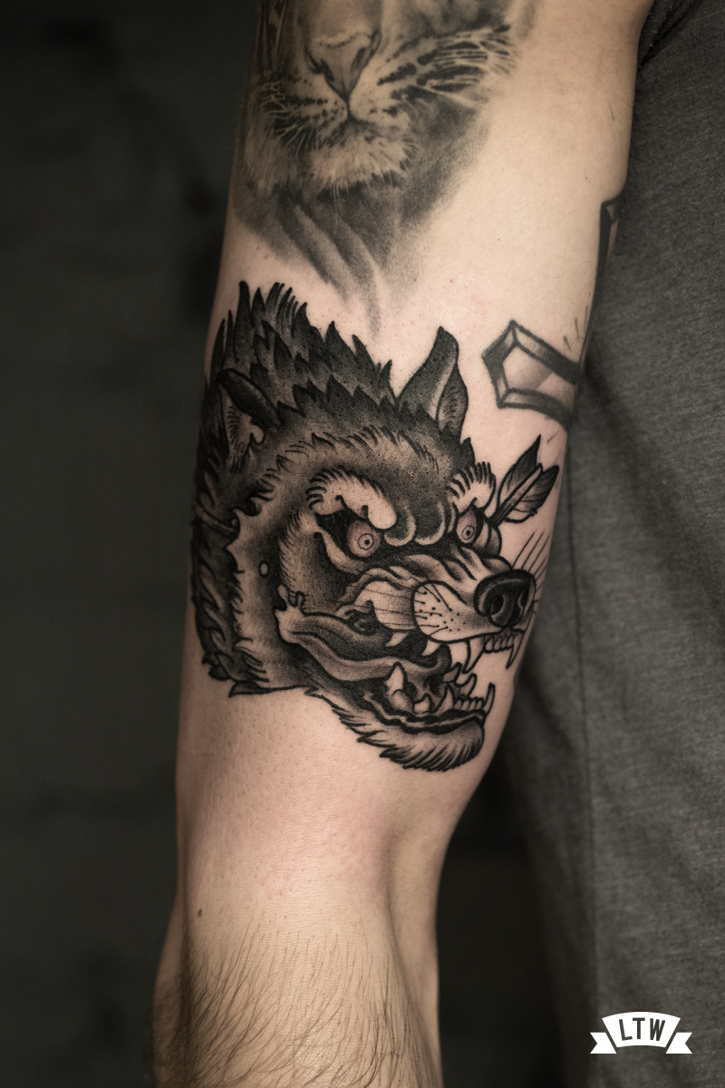 Wolf head tattooed by Rafa Serrano