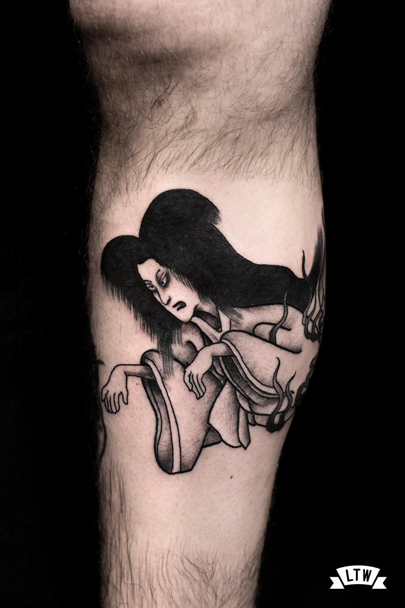 Fantasma japonés tatuat per l'Alexis en blanco i negre