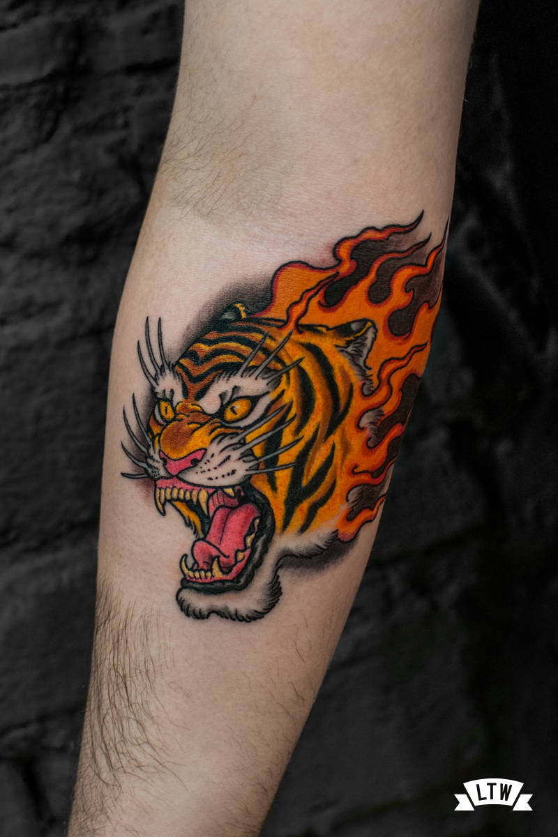 Tigre tatuat a color pel Rafa Serrano