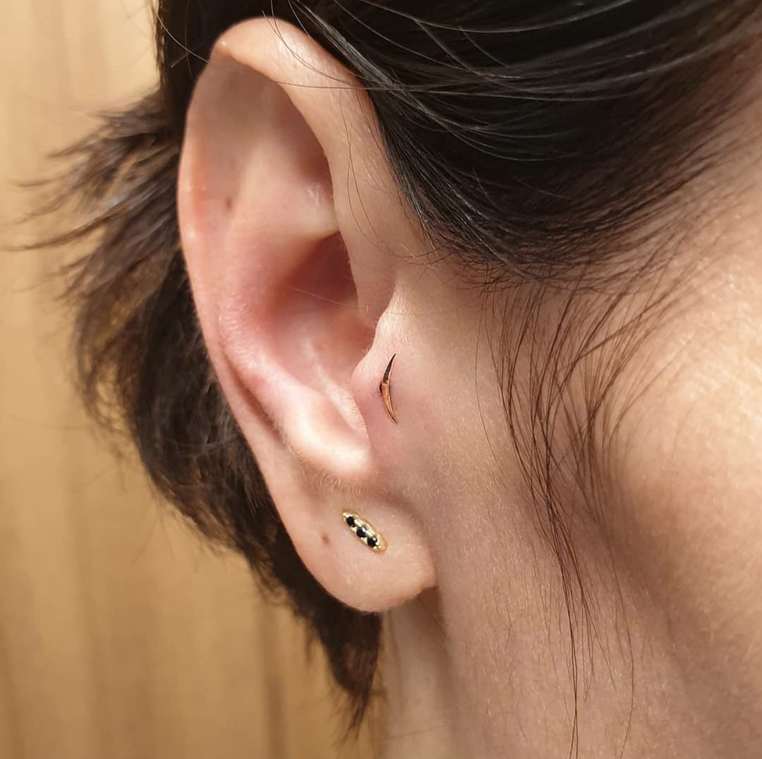 Tragus adorned with a gold bracket